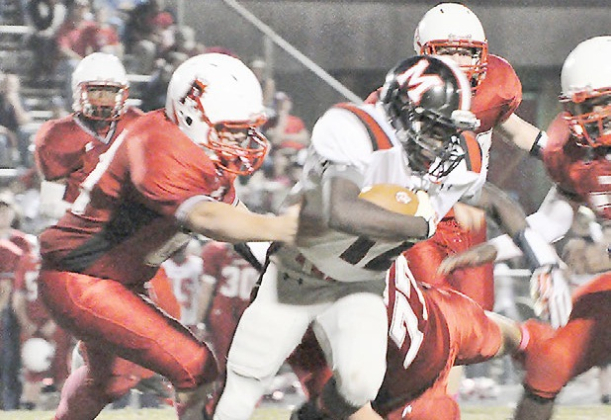 James Carhee (12) ran for 151 yards on 20 carries to lead the Many ground attack, but it wasn’t enough as the Tigers fell to Pickering in the District 3-2A opener for both teams last Friday.