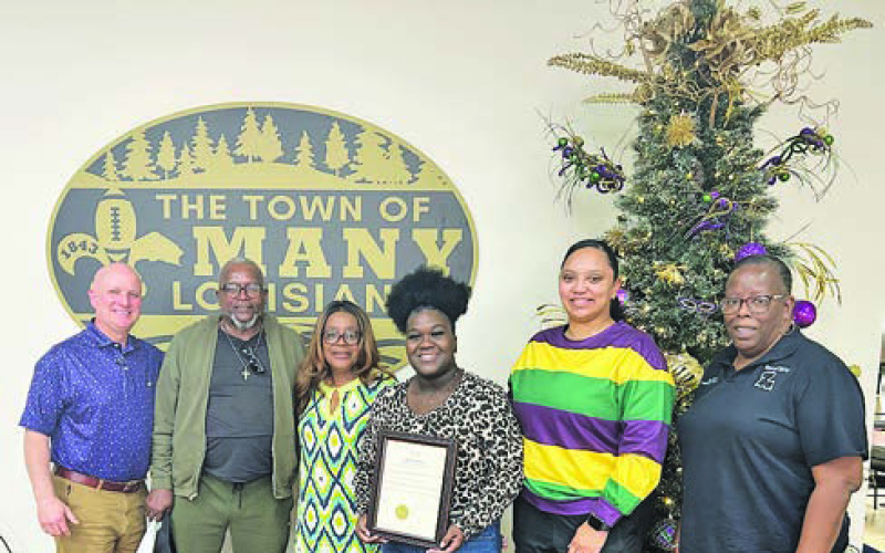 Pictured from left are Mayor Robert Hable, the Rev. Jacob Maxie, Linda Maxie, La’Miracle Harrington, Victoria Reed, and town of Many Alderwoman Anita Darwin.