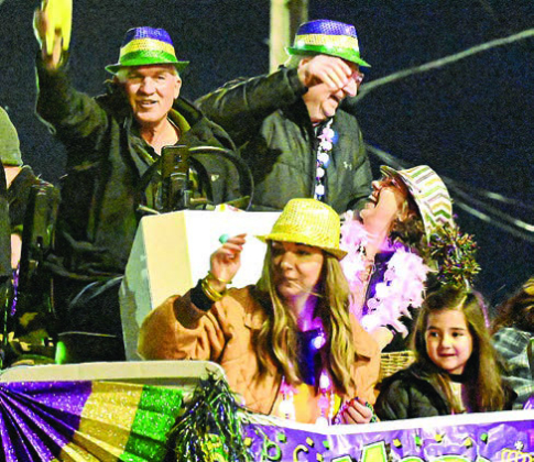 Town of Many holds Mardi Gras parade