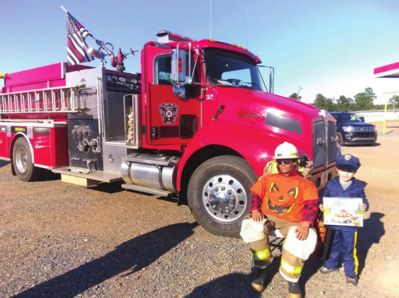 Central Sabine Fire gives Halloween treats