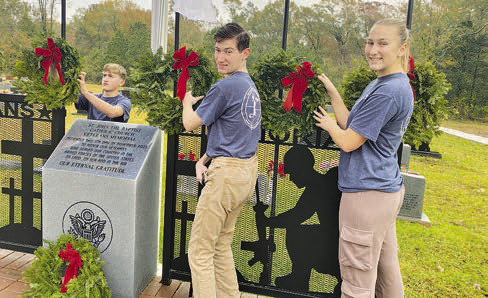 Ft. Jesup Society participates in Wreaths Across America