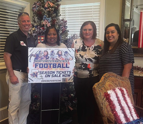 NSU’s Jason Pugh stopped by BOM’s Many location as part of the Proud to Be Purple campaign. We always love when our Demons drop in for a visit! We’re proud to support Northwestern State University and honored to be the official bank of NSU. Pictured left to right: Jason Pugh, BOM’s Tonya Hall, Kim Wilkerson, and Ashley Sepulvado.