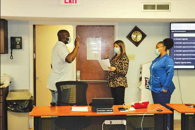 Kowonno Greene sworn in as school board member